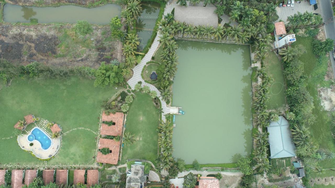 Breathing Earth - Rooms And Pool Calcuta Exterior foto