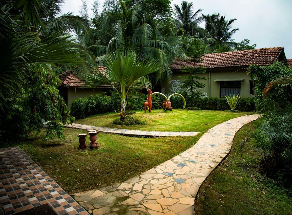 Breathing Earth - Rooms And Pool Calcuta Exterior foto