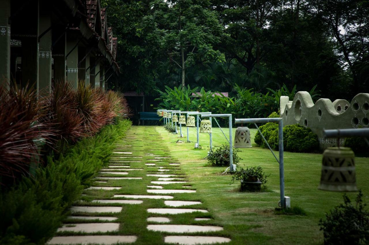 Breathing Earth - Rooms And Pool Calcuta Exterior foto