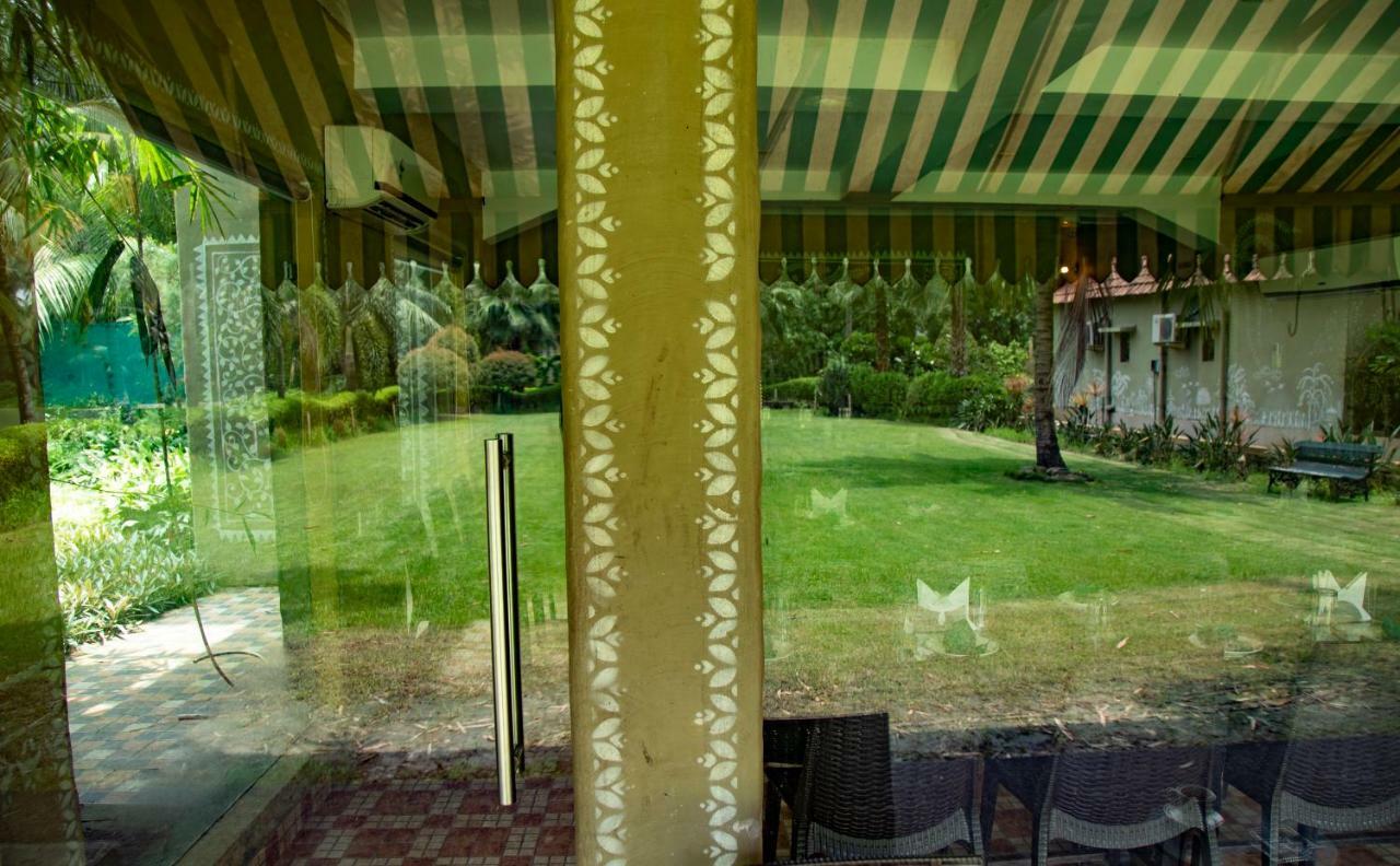 Breathing Earth - Rooms And Pool Calcuta Exterior foto
