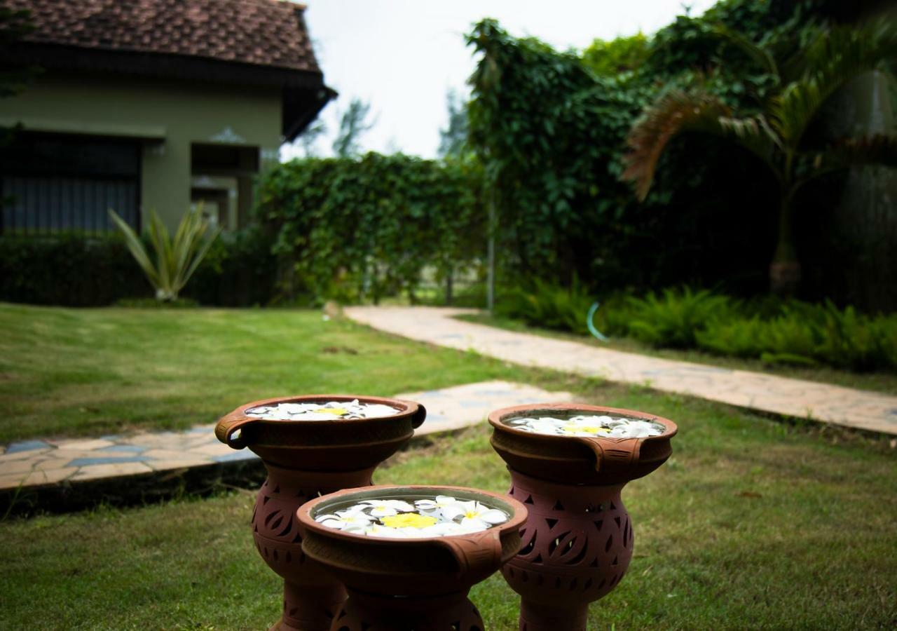 Breathing Earth - Rooms And Pool Calcuta Exterior foto